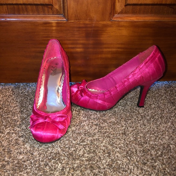 Pink heels - Picture 2 of 2